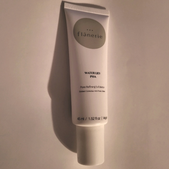 Flȃnerie Pore Refining Exfoliator Waterlily PHA 1.52 0z - Picture 2 of 3